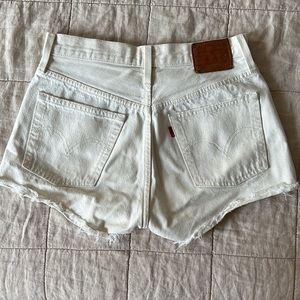 Levi 501 Shorts, Off White, Size 26